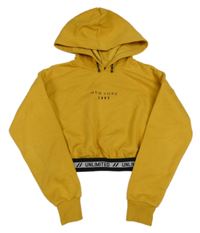 Hořčicovo-černá crop mikina s nápisy a číslem a kapucí New Look