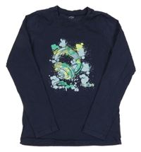 Tmavomodré triko se sluchátky 