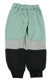 Zeleno-šedo-černé tepláky 