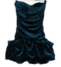 Dámské petrolejové sametové koktejlové minišaty PrettyLittle Thing vel. 32