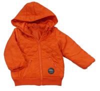 Červený prošívaný šusťákový zateplený bomber s prošíváním a nášivkou a kapucí so cute