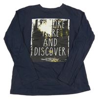 Tmavomodré triko s potiskem 