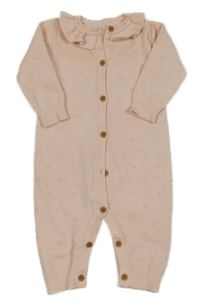 Světlerůžový pletený overal s 3D puntíky a volánkem Nutmeg