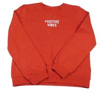 Červená mikina s nápisem C&A