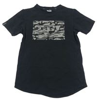 Černé tričko s army vzorem a nápisy Rascal 