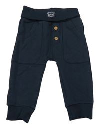 Tmavomodré tepláky s kapsami 