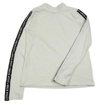 Bílé žebrované triko se stojáčkem a pruhem na rukávech s nápisy C&A