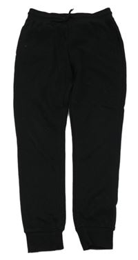 Černé tepláky Chapter young