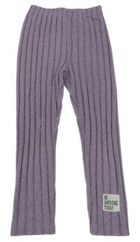 Fialové žebrované úpletové legíny s nášivkou 