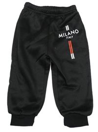 Černé tepláky s nápisem 