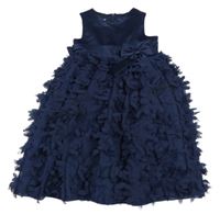 Tmavomodré saténové šaty s třásňovitou sukní 