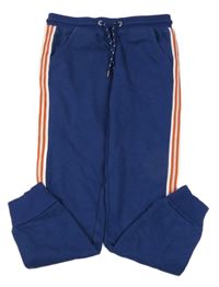 Tmavomodré tepláky červeno-bílým pruhem TCM