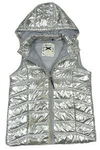 Stříbrná šusťáková prošívaná zateplená vesta s kapucí H&M