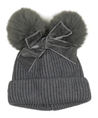 Šedá žebrovaná pletená podšitá čepice s mašlí a bambulemi