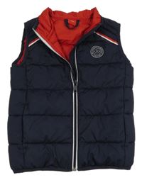 Tmavomodrá prošívaná šusťáková zateplená vesta se znakem a pruhy S. Oliver