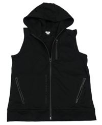 Černá tepláková propínací vesta s nápisem na zádech a kapucí River Island
