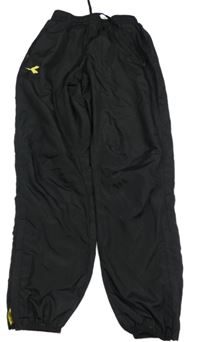 Černé šusťákové sportovní kalhoty Diadora