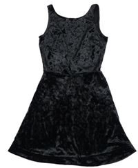 Černé sametové lesklé šaty 