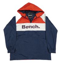 Tmavomodro-červeno-bílá šusťáková jarní bunda s logem a kapucí Bench