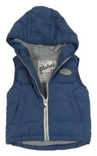 Modrá šusťáková zateplená vesta s nášivkou a kapucí Rebel