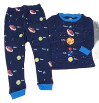 Tmavomodré pyžamo s planetami