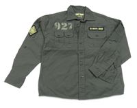 Tmavošedá košile s číslem a nášivkou C&A