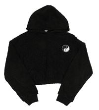 Černá chlupatá crop mikina se znakem yin yang a kapucí Shein
