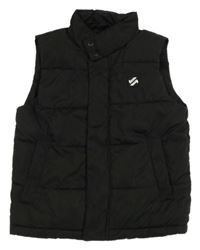 Černá šusťáková zateplená vesta s nášivkou Nutmeg