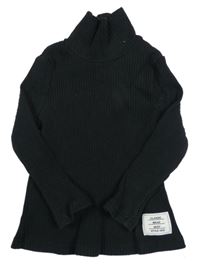 Černé žebrované triko s nášivkou 