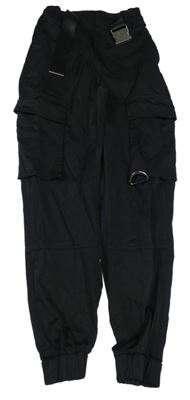Černé cargo cuff lehké rifle Bershka