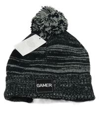 Nové - Černo-šedá melírovaná čepice s bambulí a nášivkou Jeff&Co