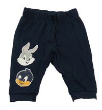 Tmavomodré tepláky s Bugsem a kamarádem 