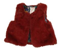 Karmínová kožešinová vesta 