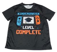 Černé sportovní tričko s ovladačem a nápisy