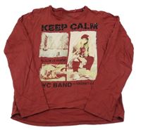 Karmínové triko s potiskem 