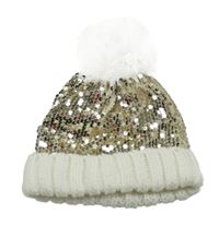 Bílá pletená čepice s flitry a bambulí