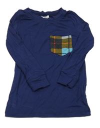 Tmavomodré triko s kostkovanou kapsou