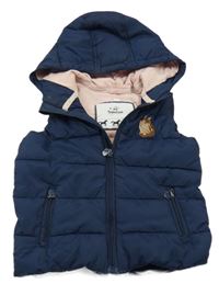 Tmavomodrá šusťáková zateplená vesta s koněm a kapucí Topolino