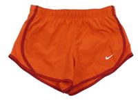 Červené sportovní kraťasy s logem Nike
