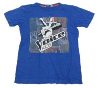 Modré tričko s nápisem Voice kids a potiskem