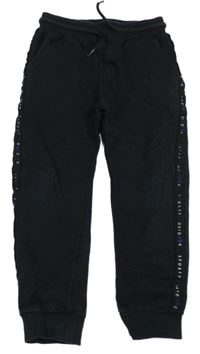 Černé tepláky s nápisy Mayoral