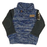 Modro-bílý melírovaný svetr s mikinovými rukávy a nášivkou 