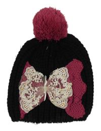 Černá pletená čepice s mašlí s krajkou a bambulí