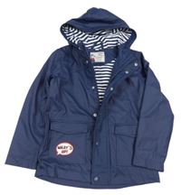 Tmavomodrá nepromokavá podzimní bunda s kapsami a kapucí 