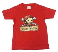 Červené tričko s pirátkou 