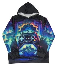 Černo-barevná mikina s ovladačem a kapucí