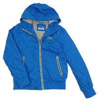 Modrá šusťáková jarní bunda s nápisem a kapucí Chapter young