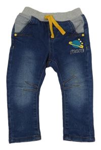 Tmavomodré teplákové rifle s úpletovým pasem a planetou Ergee 