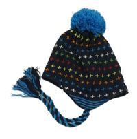 Tmavomodro-barevná vzorovaná pletená čepice s bambulí 