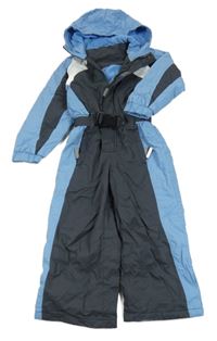 Tmavošedo-modro-bílá šusťáková zimní kombinéza s nápisy a kapucí a páskem 